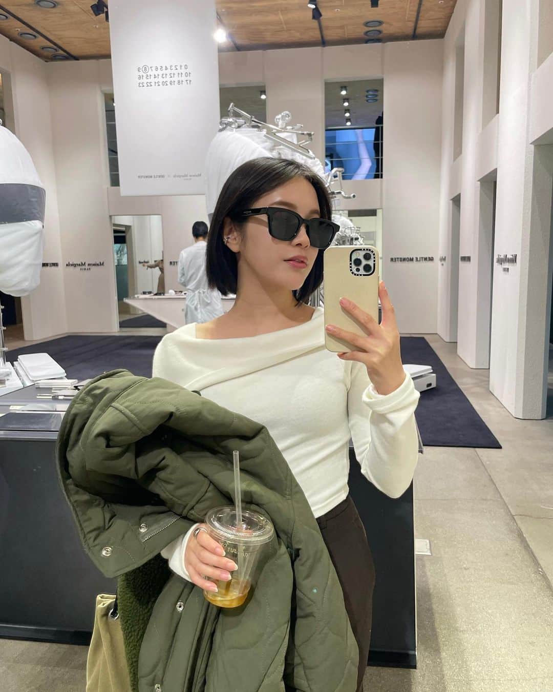 Lilmeのインスタグラム：「@qoo10.official で人気なセットを プレゼントして貰いました📦 東京でのお引越しもそろそろ落ち着きそうなので 早速使ってみたいな〜✨  . . . . . #Qoo10MegaKit #Qoo10 #メガPOINT #韓国コスメ #韓国スキンケア  #PR」