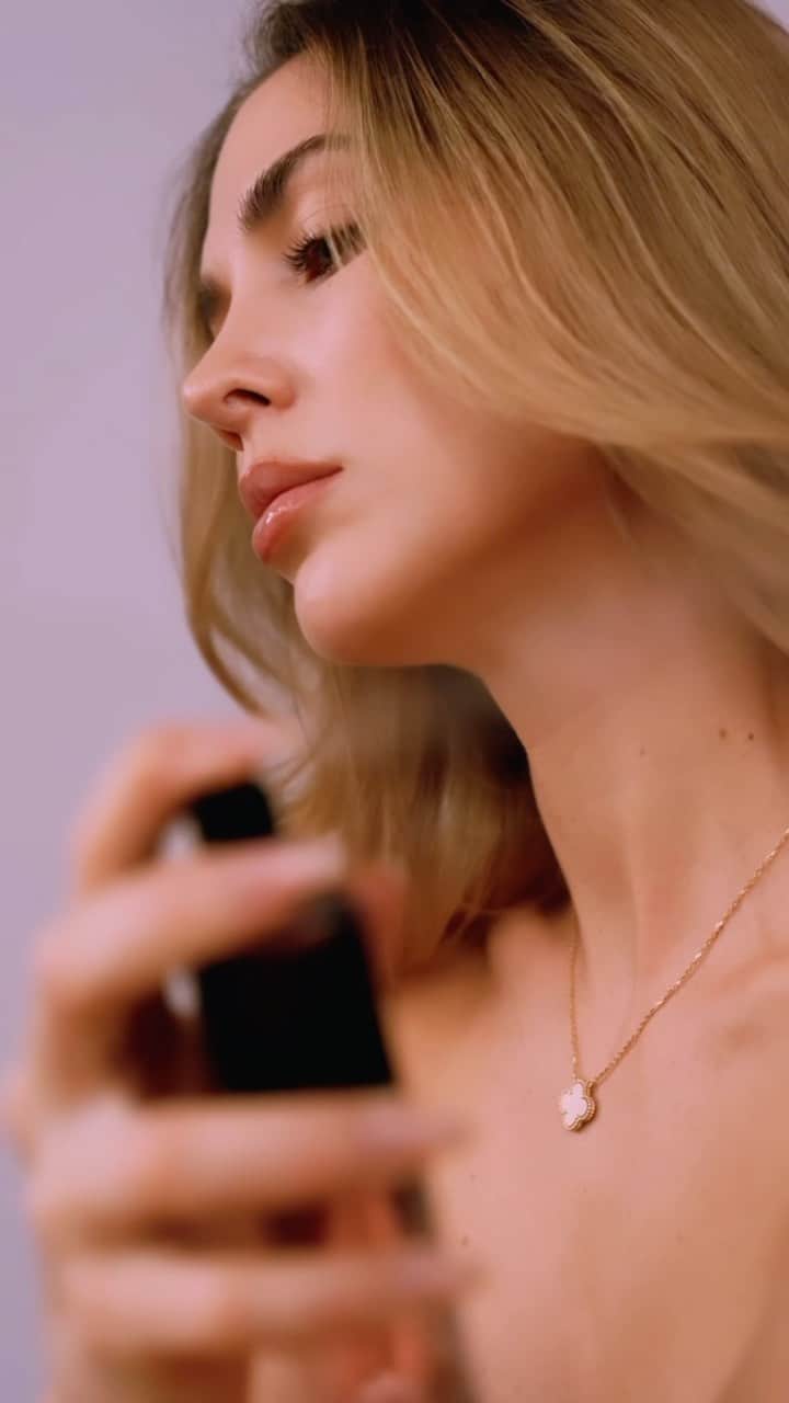 アン・キャサリン・ボメルのインスタグラム：「For me, the #forherforever fragrance by @narciso_rodriguez is more than just a scent. It celebrates inner beauty and reveals the essence of each woman #forher #narcisorodriguezparfums Anzeige」