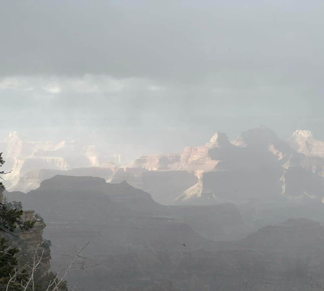 サラ・サンパイオさんのインスタグラム写真 - (サラ・サンパイオInstagram)「Grand Canyon how it started VS how it ended ☀️❄️ #grandcanyon」4月8日 0時52分 - sarasampaio