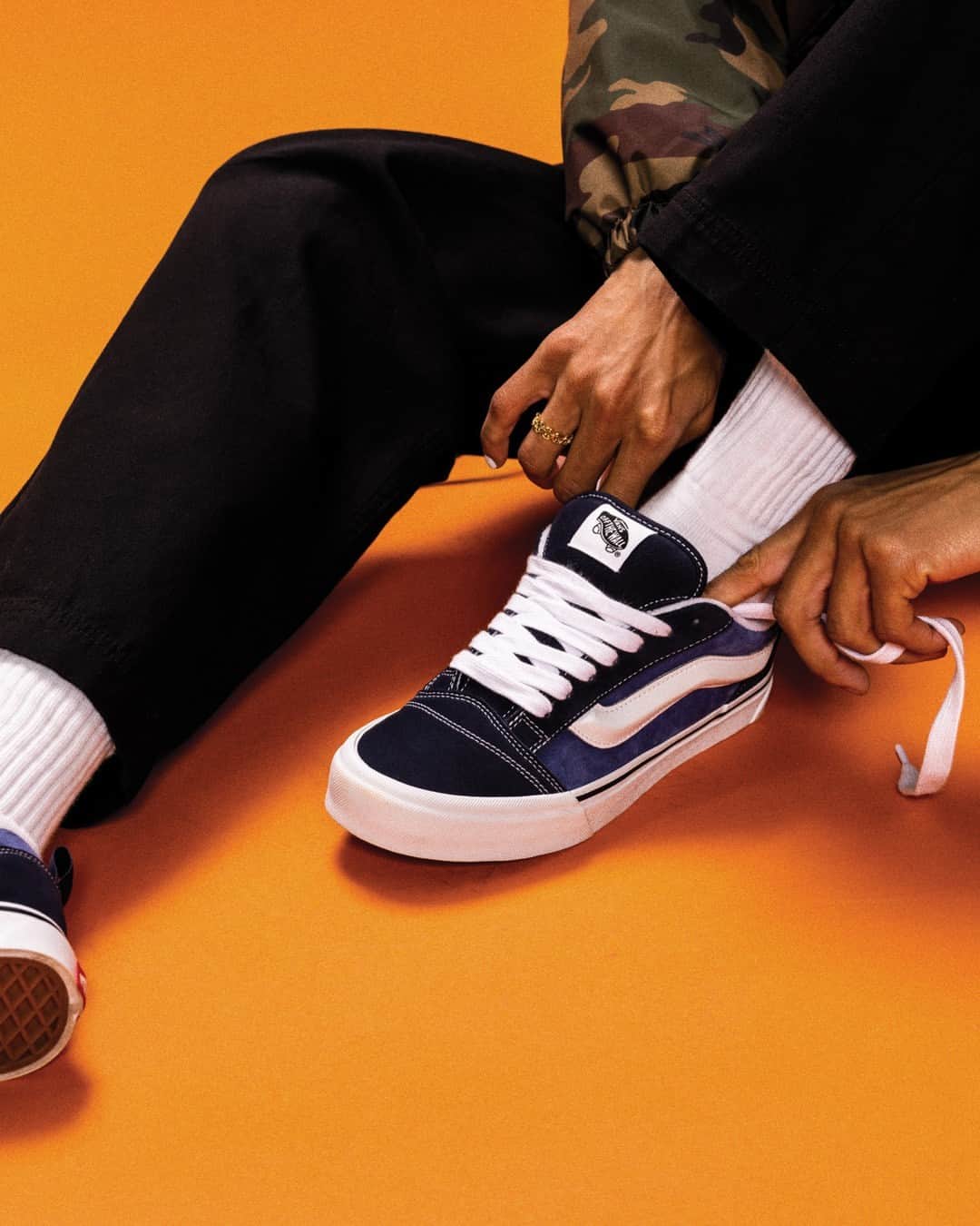 vansさんのインスタグラム写真 - (vansInstagram)「Old, meet Knu. The Knu Skool takes the classic Old Skool to the next level. Available at vans.com/classics」4月8日 1時00分 - vans