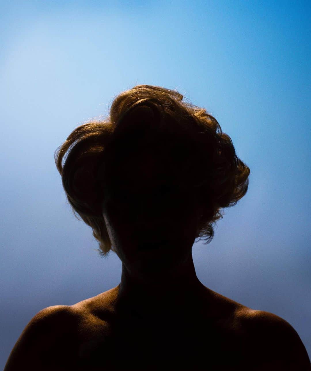 アレックス・プラガーのインスタグラム：「ECLIPSE, 2021 // 48 x 40.3 inches」