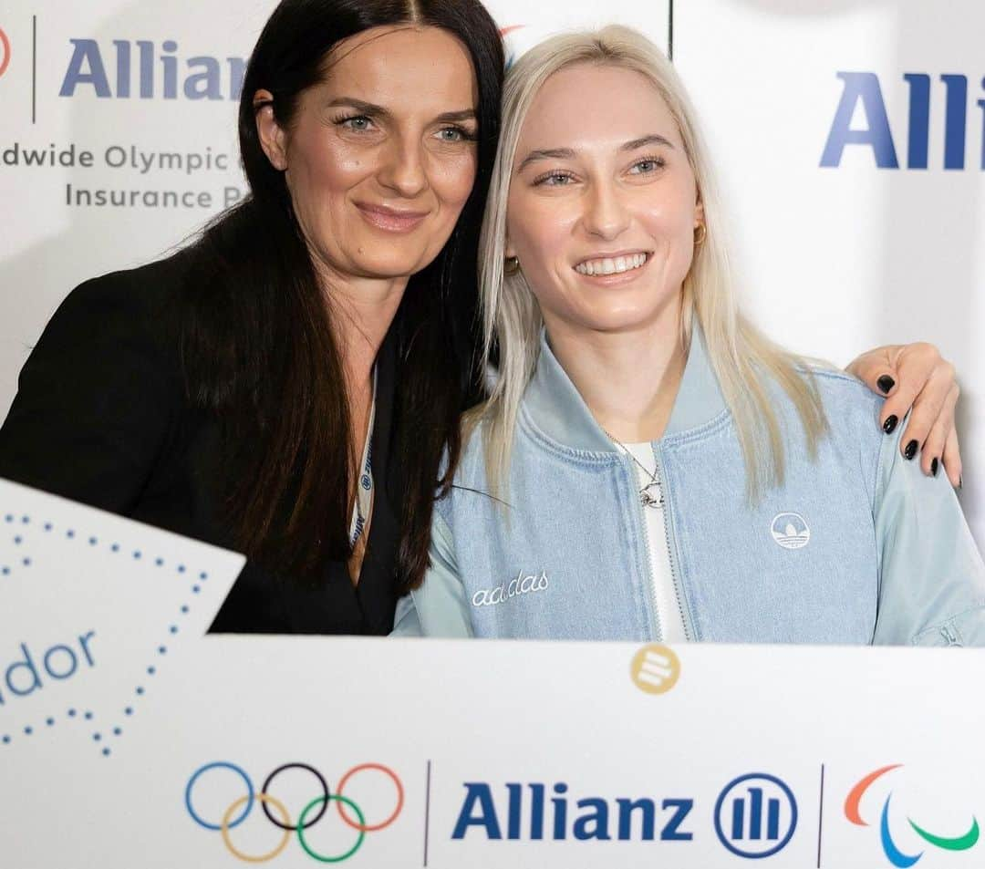 ヤンヤ・ガンブレットさんのインスタグラム写真 - (ヤンヤ・ガンブレットInstagram)「I’m excited to officially be starting a new and ambitious journey with @allianz - the worldwide insurance partner of the Olympic and Paralympic Movement. Sport is embedded in the DNA of the Allianz Group and I believe it's for a reason that they have become the world’s number one insurance brand. Was a pleasure to connect with the entire Allianz Slovenija team and start this journey in such a great atmosphere in lovely Portorož.🤩  It’s a pleasure to have you in my career going forward! 🙏🧗‍♀️」4月8日 1時06分 - janja_garnbret