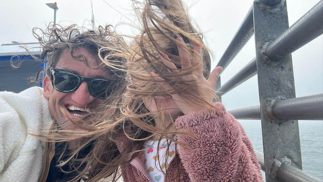 ケイシー・ネイスタットのインスタグラム：「so much windy!」