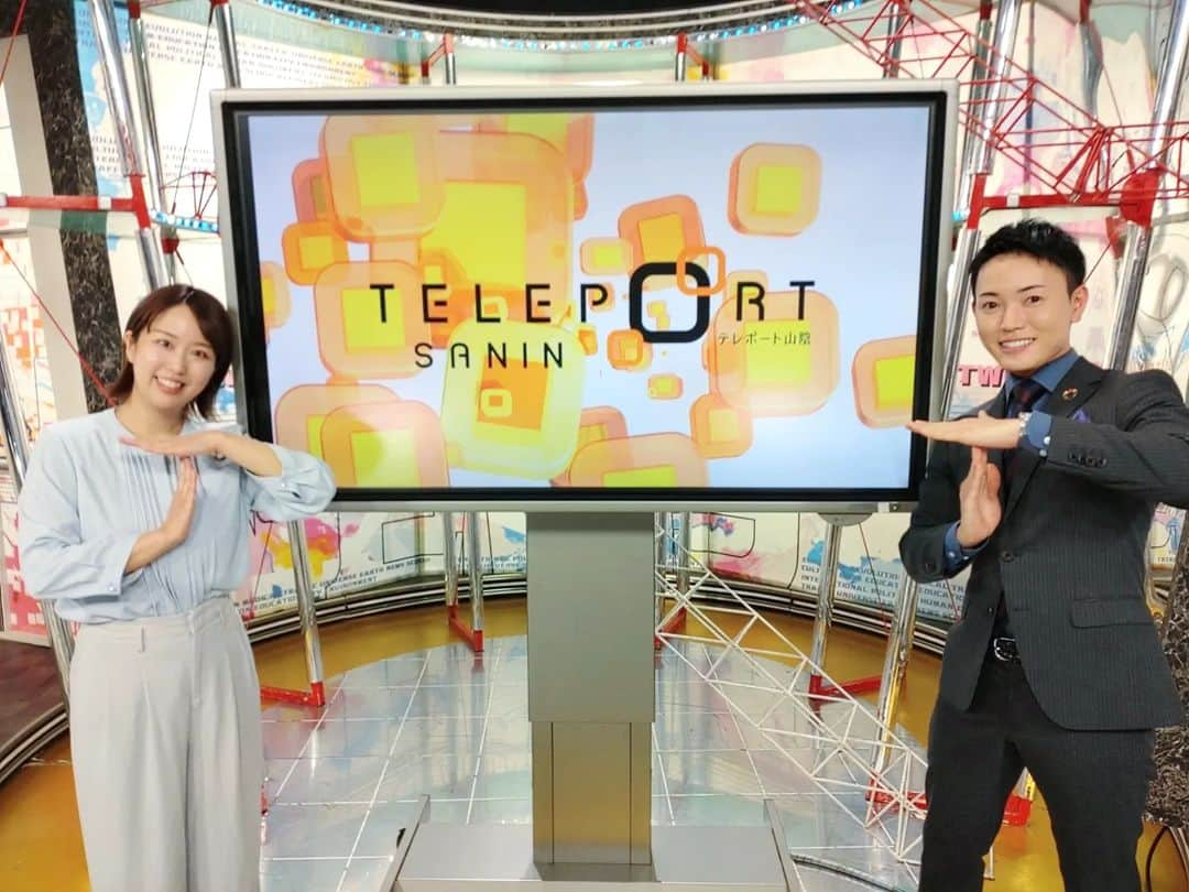 秦まりなさんのインスタグラム写真 - (秦まりなInstagram)「【テレポート山陰に復帰しました！】  昨日、今日のオンエアを見てくださった方はお気づきと思いますが、テレポート山陰のキャスターに復帰しました！ 復帰初日に復帰後初テレポート、昨日はびっくりするくらい緊張しました…😂  自分のテレポート復帰＆子どもの慣らし保育一週目が何とか終わり、とりあえずはホッとしております。 …が、案の定といいますか、子どもたちは咳コホコホ、私もうつって咳コホコホ… この週末はゆっくり養生したいと思います。 新年度がスタートしてお疲れが出る頃だと思いますので、皆さまもどうかお体には気をつけてくださいね！  至らない点も多々あるかもしれませんが、精一杯つとめますので、また改めてよろしくお願いいたします！  写真1枚目は相方の木嶋キャスターと☺️ テレポート山陰のTポーズ(笑) 2枚目はこばちゃん、ザッキーも一緒に✨ みんなで頑張ります！！  #山陰放送 #BSS山陰放送 #テレポート山陰 #BSSテレビ #キャスター #アナウンサー」4月8日 1時19分 - marina.hata