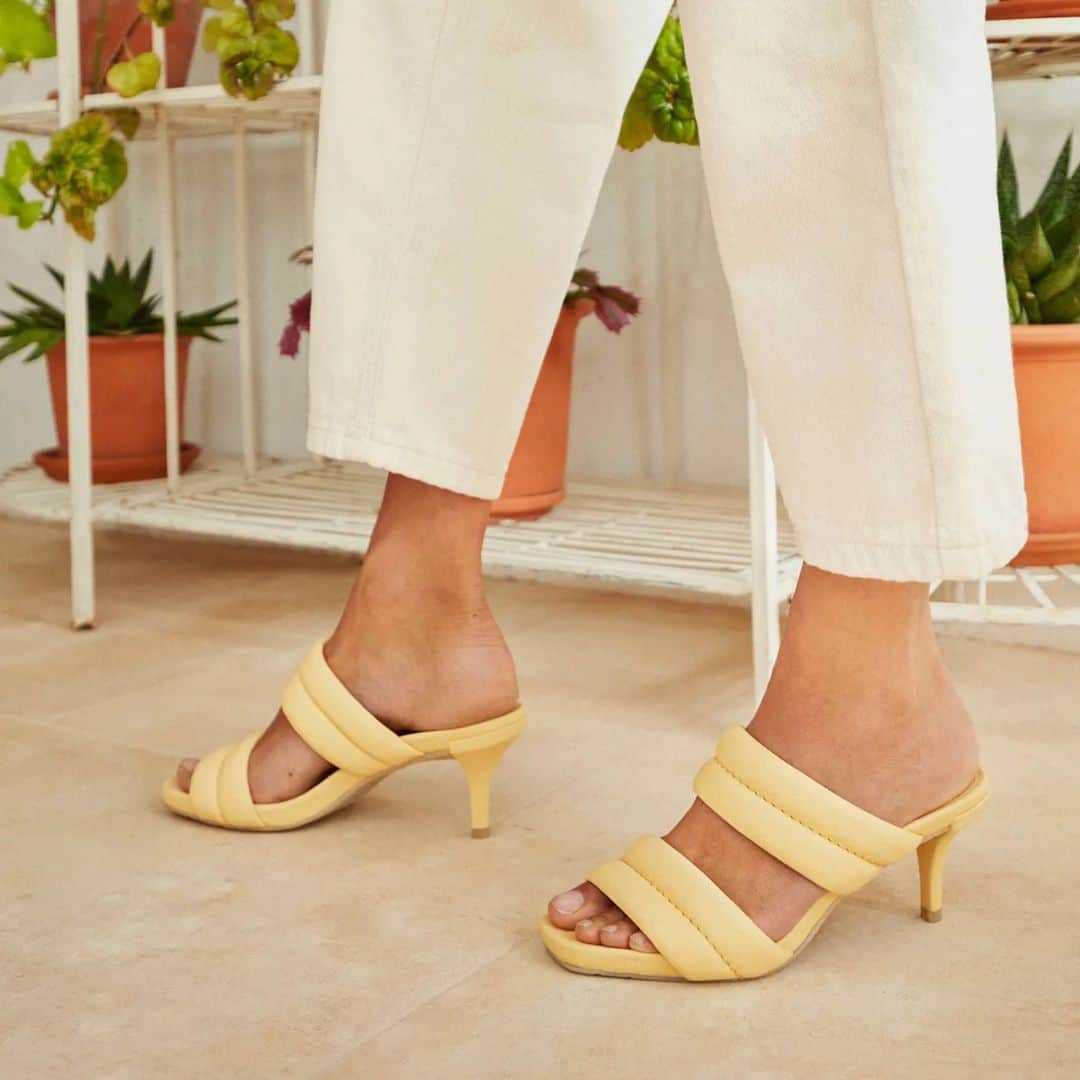 ペドロガルシアさんのインスタグラム写真 - (ペドロガルシアInstagram)「Look pin sharp in pillowy, pebble nappa midi heels featuring an anatomical footbed. Our artisans tan  this lemon-hued leather without chrome: a process  that’s much better for the environment and also results  in brighter colours. Style: Clea/ ‘souffle’’ midi mule in  butter pebble nappa. #pedrogarciashoes #madeinspain」4月8日 1時29分 - pedrogarciashoes