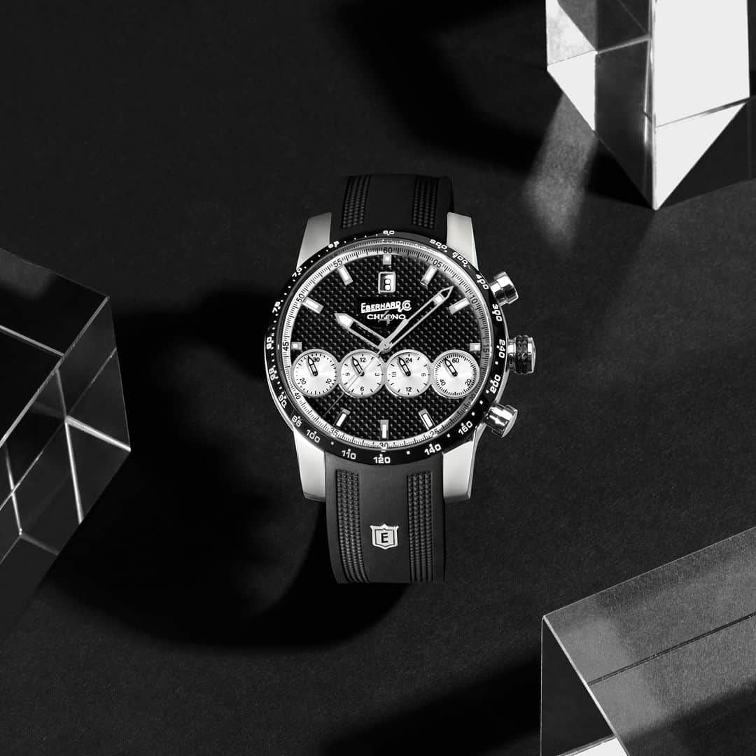のインスタグラム：「Technical features and elegance deliver an exclusive charm to Chrono 4 “21-42”, thanks to the skilful combination of tradition and innovation, resulting in a unique and iconic design. The chronograph is available with a ceramic or steel bezel, and it comes with a variety of finely finished dials like the sporty black with 4 white counters.   #eberhard1887 #eberhard #eberhardwatches #chrono4 #menwatch #menstyle #swisswatches」