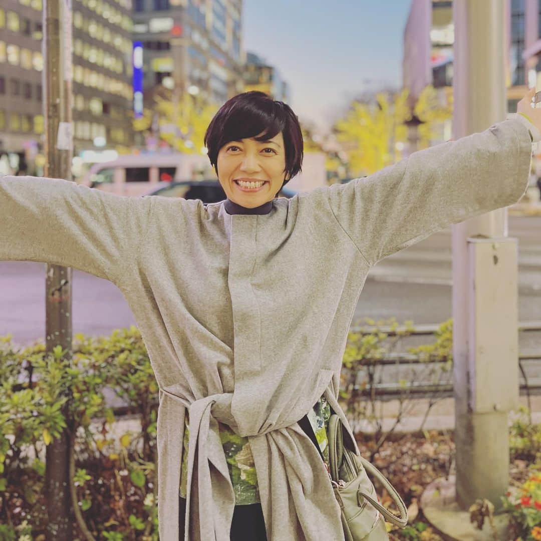 横尾初喜さんのインスタグラム写真 - (横尾初喜Instagram)「4月8日。 久美さん HAPPY BIRTHDAY !!! 出会って9回目のお祝い！！ いつもありがとう！  #ママ誕生日おめでとう  #エンクミ  #遠藤久美子」4月8日 1時21分 - hatsukiyokoo