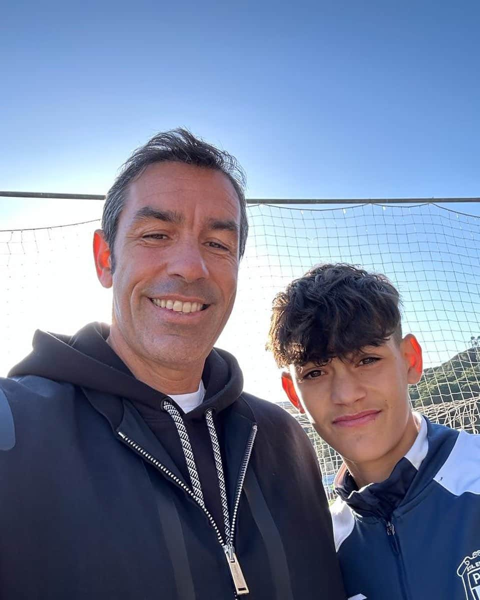 ロベール・ピレスのインスタグラム：「Aller soutenir son fils en tournoi, le bonheur 🤩   Vous êtes comment les parents au bord du terrain ?! 😂」