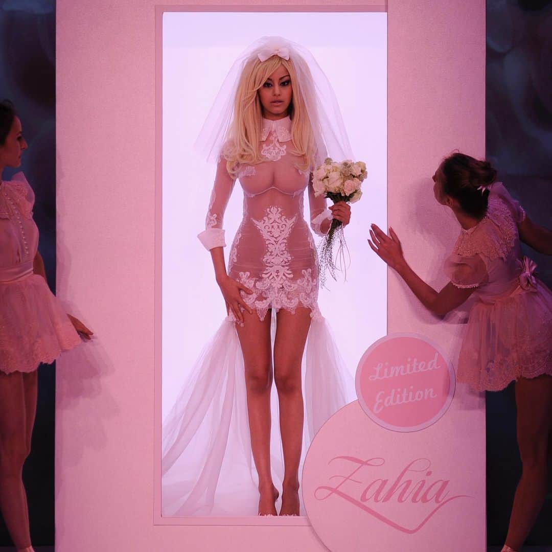ザヒア・ドゥハールのインスタグラム：「#barbie 💖」
