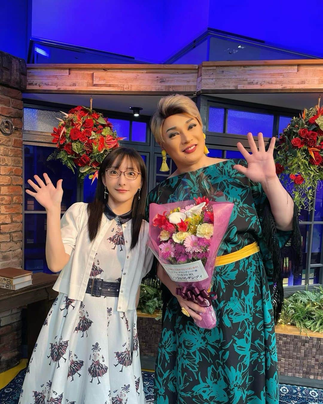 松澤千晶のインスタグラム：「ナジャさんと🫶🏻  少し早めですがお誕生日おめでとうございます🎂  初対面でどう歩み寄るべきかを「エロい」という絶妙な言葉でほぐしてくださって、心から感謝です💗  とても優しさを感じました✨  #バラダン #TOKYOMX #ナジャグランディーバ さん」