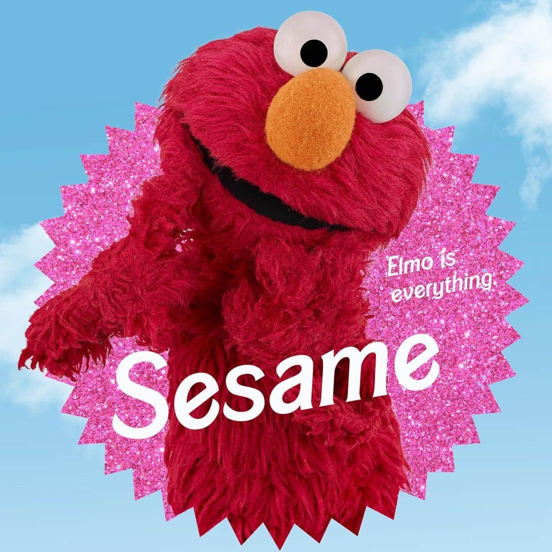 セサミストリートさんのインスタグラム写真 - (セサミストリートInstagram)「Elmo is ready to play!  Hi Cookie Monster 👋 Hi Oscar 👋」4月8日 2時00分 - sesamestreet