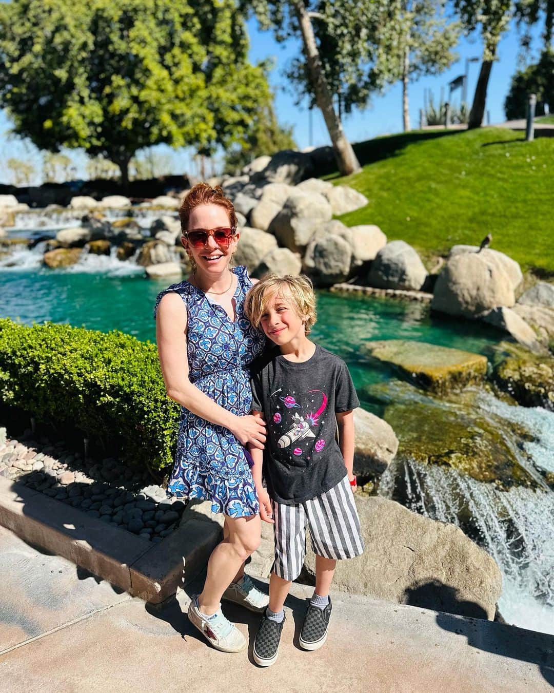 のインスタグラム：「Everywhere you turn there is a beautiful view at @desertsprings 🌵🏔️🌴 We’ve had such a fun spring break! There’s nothing like making new memories with my sweet Lennox.♥️♥️」