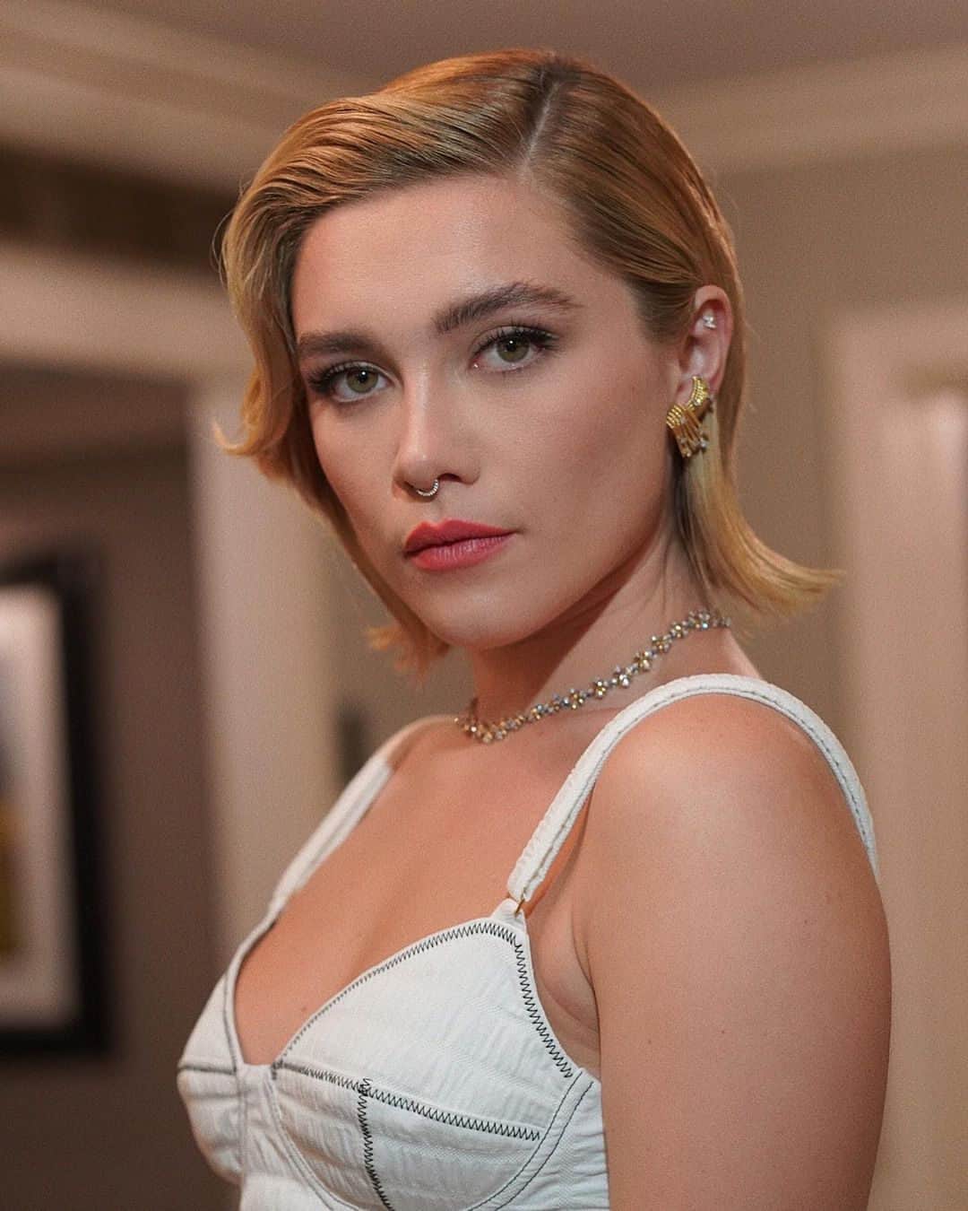British Vogueさんのインスタグラム写真 - (British VogueInstagram)「Our collective obsession with the bob shows no sign of waning, but if yours is in need of a little refresh, switching up your parting is the easiest (and most stylish) way forward – as evidenced by #FlorencePugh and #Zendaya. Click the link in bio for all the inspiration you need.   Photographed and hair by @PeterLuxHair.」4月8日 2時00分 - britishvogue