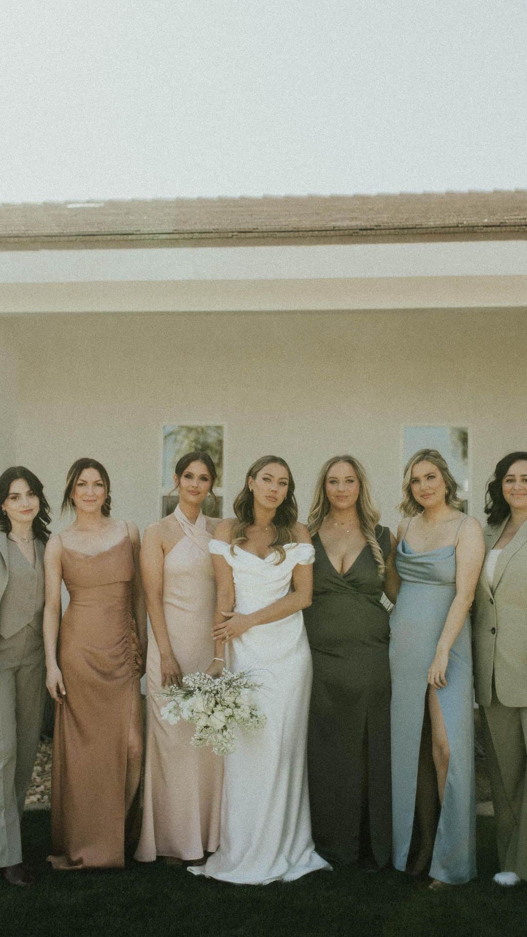 Camden Scottのインスタグラム：「creating a cohesive bridal party with BHLDN dresses from @anthropologieweddings #AnthroPartner」