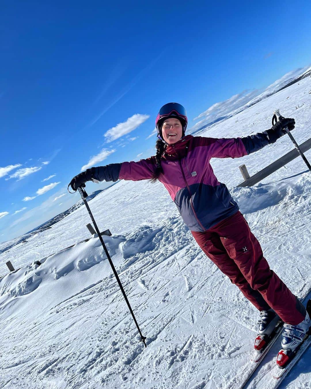 マイア・ヒラサワのインスタグラム：「Härmed önskar jag Eder alla en riktigt riktigt Glad Påsk! 🐣」