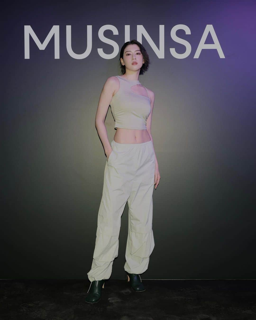 三吉彩花さんのインスタグラム写真 - (三吉彩花Instagram)「-MUSINSA-  MUSINSAが遂に日本初上陸。 初のPOPUP STOREでは 人気ブランドが多数集結。  まるで韓国にトリップしたかのような ワクワク心が躍る時間でした🫶🏻  @musinsa_japan  @musinsa_global  @amomento.co  @etmon_official  #musinsa #musinsapopupstore #SEOUL発TOKYO初」4月8日 2時35分 - miyoshi.aa