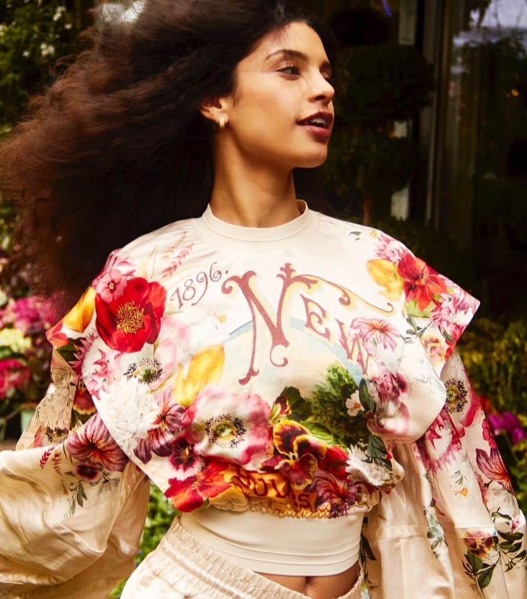 ベン・ワッツのインスタグラム：「New work @lillian_theresa x @shoprodeo styling @xgabriela @jodieboland @riadazarhair #flowerdistrict #nyc #benwatts」