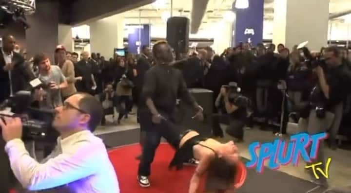 メジャー・レーザーのインスタグラム：「Turns out @splurt was holdin out on us with the good videos… shout out to him @iamwill @skerritbwoy Canada and everyone in Best Buy that day just tryna buy a PS3」