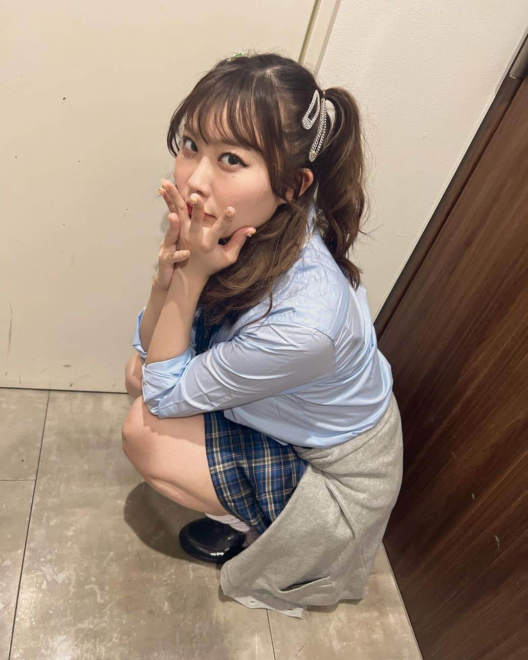 川島愛里沙のインスタグラム：「. . . ぎゃう🌺🌈🧋 やっほー🥺平成からきたよ❣️ぎゃるんぬだよ💛 . . . とりま前略プロフ、リアルタイム、マイミクよろみ🙈 ゲスブにカキコして✋ クルーズブログ購読よろしく🙈🌺🌈 since2023.4.8〜〇〇以外の女の絡みいらん✋ . . . . わたしは中学高校とセーラー服の学校で、なかなか厳しい校則の学校だったから憧れてたギャルな学生生活送れなかったからめちゃくちゃ楽しかった🥺🌺🌺笑 北海道はさむくてスカートも短くしなかったし タイツにブーツでモコモコしてたよ笑 GALS！みたいな高校生活してみたかったぬ。 . . . . . . . . #ギャル #ぎゃるしか勝たん #制服 #ブレザー #ハイビスカス #ハーフツイン #ルーズソックス #gal  #実は真面目 #gals #渋谷 #jk #schoolgirl #cosplay #コスプレ #前略 #前略プロフィール #平成 #マイミク #クルーズブログ」