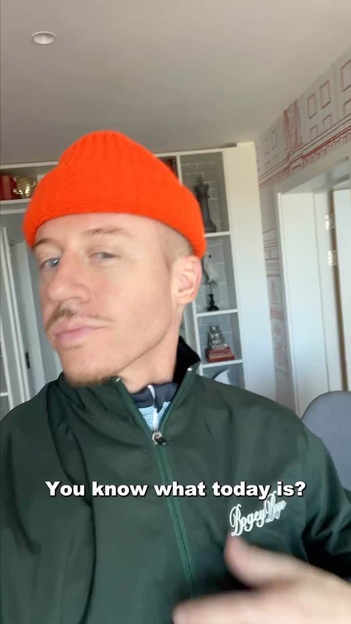 マックルモアーのインスタグラム：「BEST DAY EVER!?! 😎…. Shout out to the goat @ericklottary for the inspiration 🏌️‍♂️⛳️ @bogeyboys」