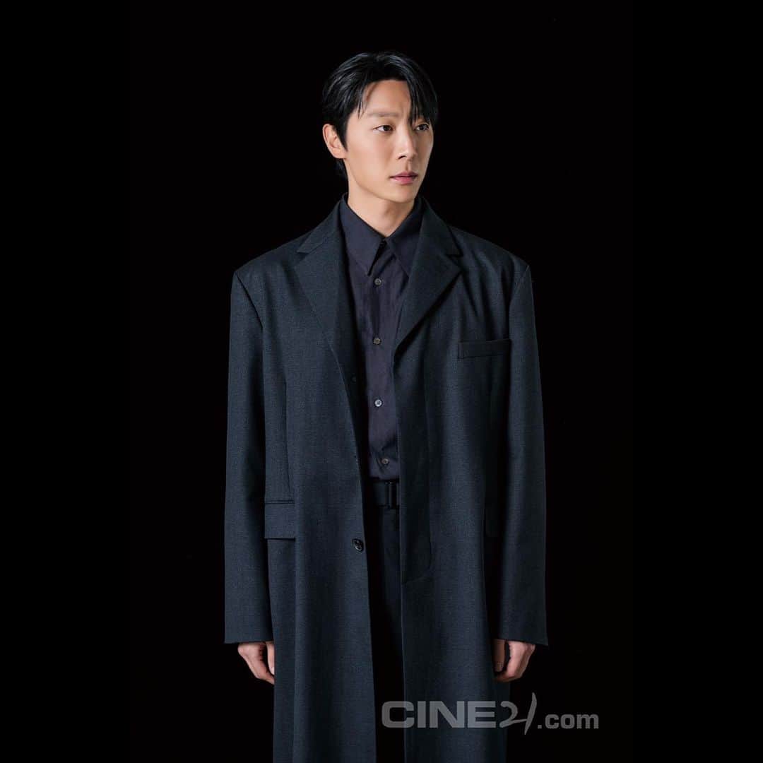 シン・ヒョンスさんのインスタグラム写真 - (シン・ヒョンスInstagram)「@cine_21   #티빙 #방과후전쟁활동」4月8日 3時20分 - shintop20