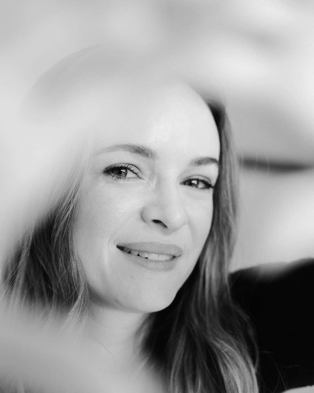 ダニエル・パナベイカーさんのインスタグラム写真 - (ダニエル・パナベイカーInstagram)「I’ve been thinking a lot about the craft of black-and-white films.  So much could story could be told in just two shades. What’s your favorite classic film?」4月8日 3時28分 - dpanabaker