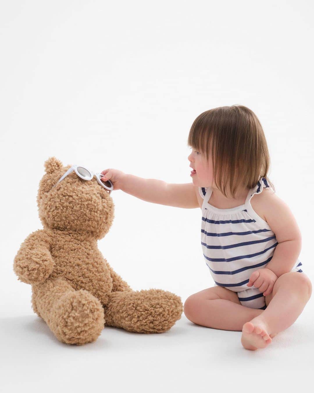 GapKidsのインスタグラム：「If you need us, we’ll be here zooming in on every little ruffle detail on every slide. 🥲」