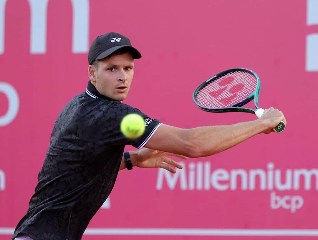 フベルト・フルカチュさんのインスタグラム写真 - (フベルト・フルカチュInstagram)「Thank you @estorilopen 🧱 Although that wasn’t the best start to the clay season for me, I’ll do my best to be stronger in the upcoming weeks 💪 PS Happy Easter! 🐣」4月8日 3時38分 - hubihurkacz