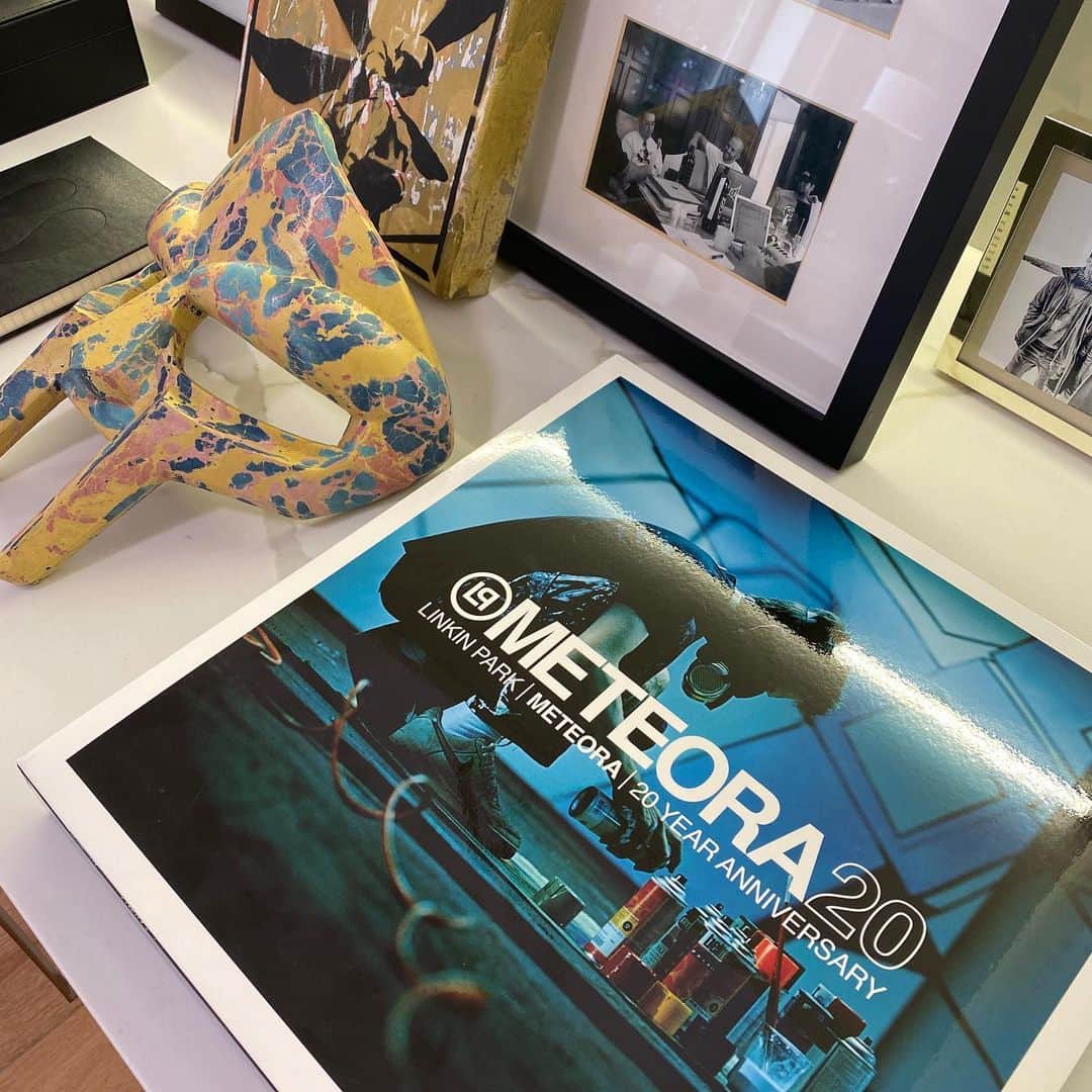 マイク・シノダのインスタグラム：「Thank you all for supporting, as always. 🤍 #meteora20」