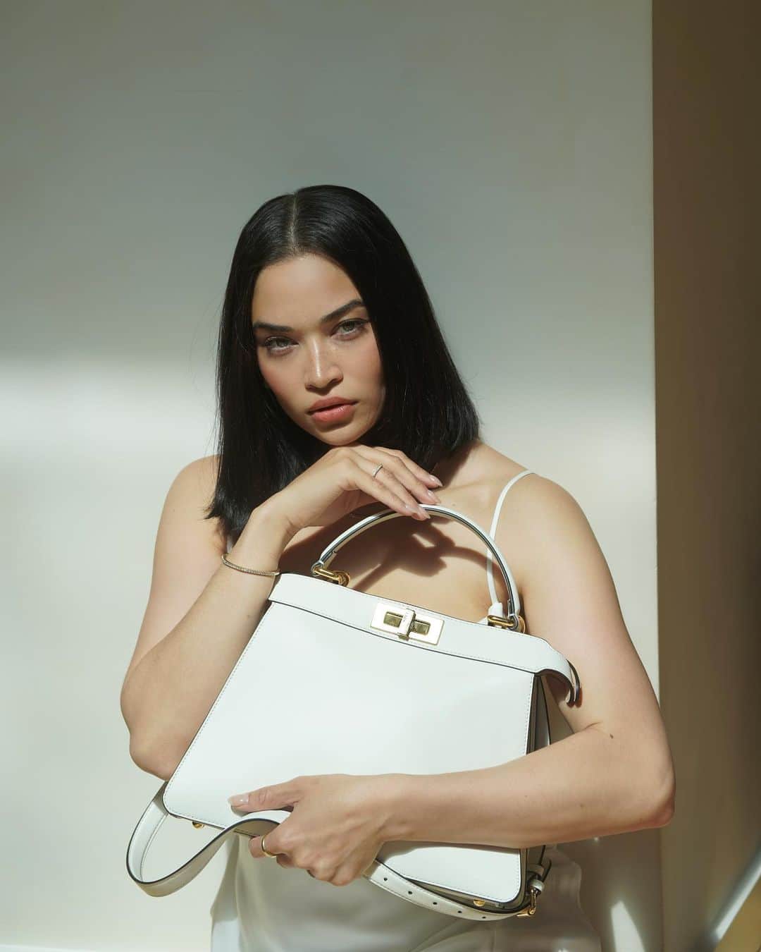 シャニーナ・シャイクさんのインスタグラム写真 - (シャニーナ・シャイクInstagram)「FENDI for Spring 🤍 #FendiPeekaboo #InLoveWithMyPeekaboo #Fendi @fendi」4月8日 3時45分 - shaninamshaik