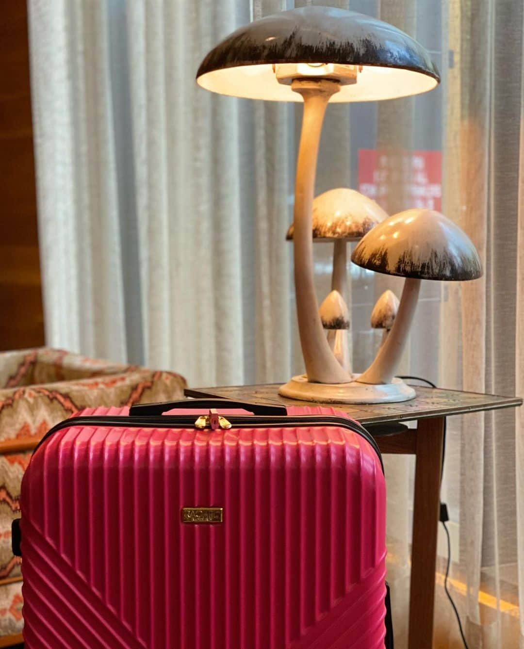 レイチェルロイさんのインスタグラム写真 - (レイチェルロイInstagram)「Taking my new RRR Travel Collection on a trip ✈️ The Bright Pink fits in perfectly with the art direction at The Proper @austinproperhotel  Thank you for a chic + fun stay!  Collection sold at @rossdressforless   #Travel #Austin #Luggage #Explore」4月8日 4時02分 - rachel_roy