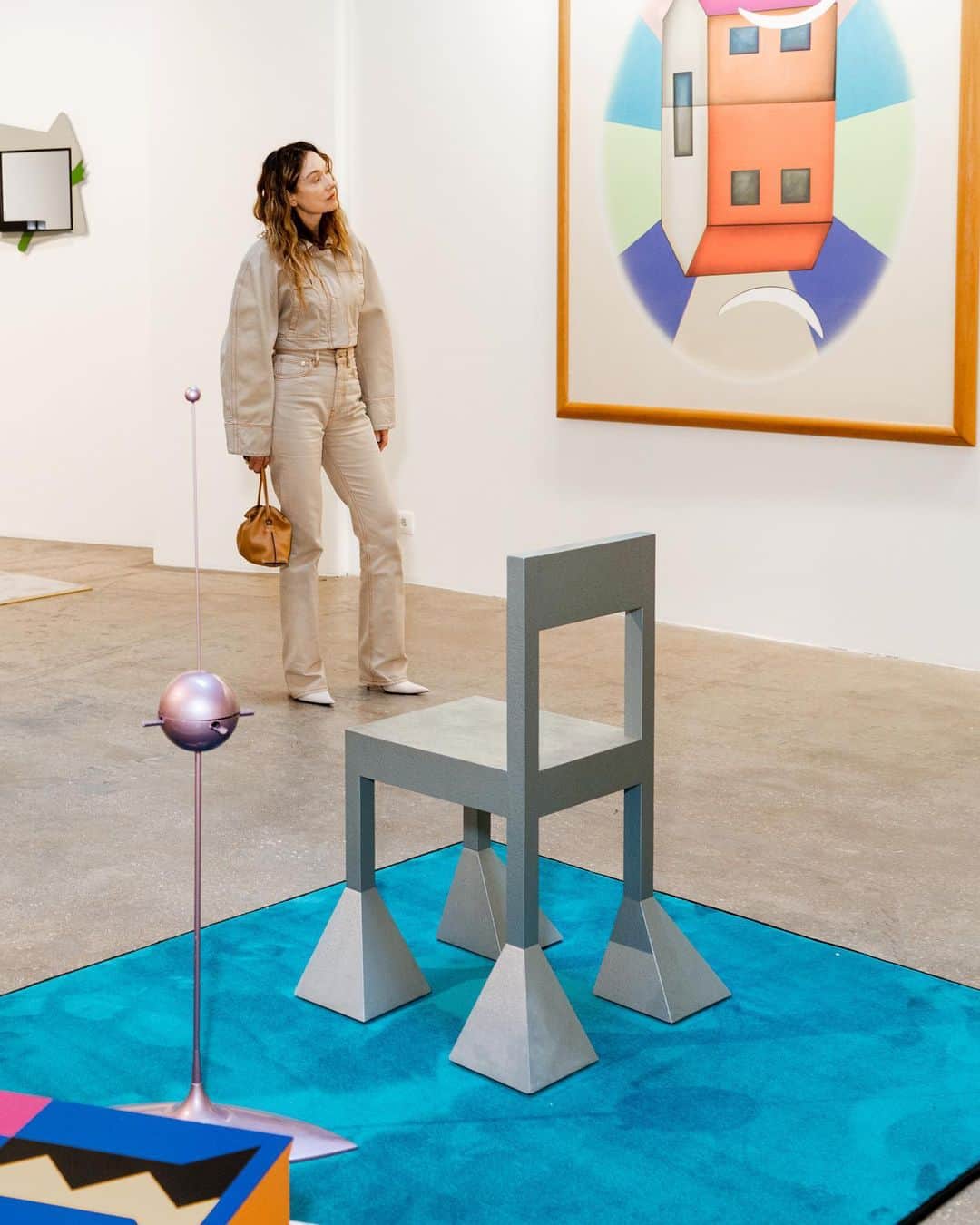 ケリーウェアスラーさんのインスタグラム写真 - (ケリーウェアスラーInstagram)「POSTMODERN. Kreo Gallery is a must-see for me whenever I visit Paris. It was founded in 1999 by Clémence and Didier Krzentowski, who have established a distinctive presence in the gallery scene. During my recent visit, there was a special exhibition on Alessandro Mendini, one of my heroes of the postmodern movement. One particular highlight was the sofa I'm sitting in, of which only ten were ever made. Having only seen this piece in photographs, being able to see it up close and personal, along with several other works, was really special for me. XK」4月8日 4時10分 - kellywearstler