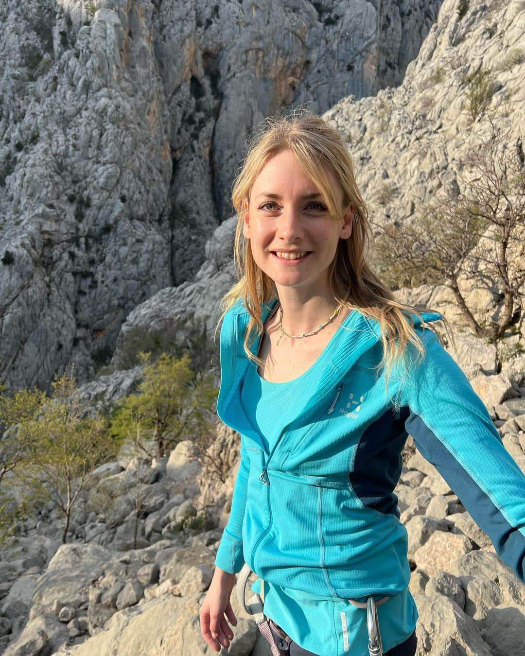 マチルダ・セーデルルンドのインスタグラム：「Arrived in Croatia 🇭🇷 Starting off by exploring the beautiful Paklenica National Park and some sport climbing (before some bigger walls!). Now waiting for the rest of the Swedish team to arrive 😊 Miss you here @sashadigiulian 💛  📸 @billhamiltonphotos   #climbing #paklenica #croatiafulloflife @croatiafulloflife」