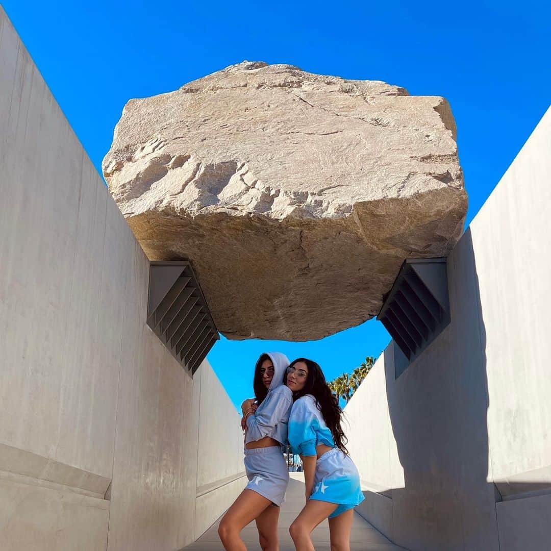 ジプシー05のインスタグラム：「Meet us on Mars? Swipe to see our Friday mood 👽🌟」