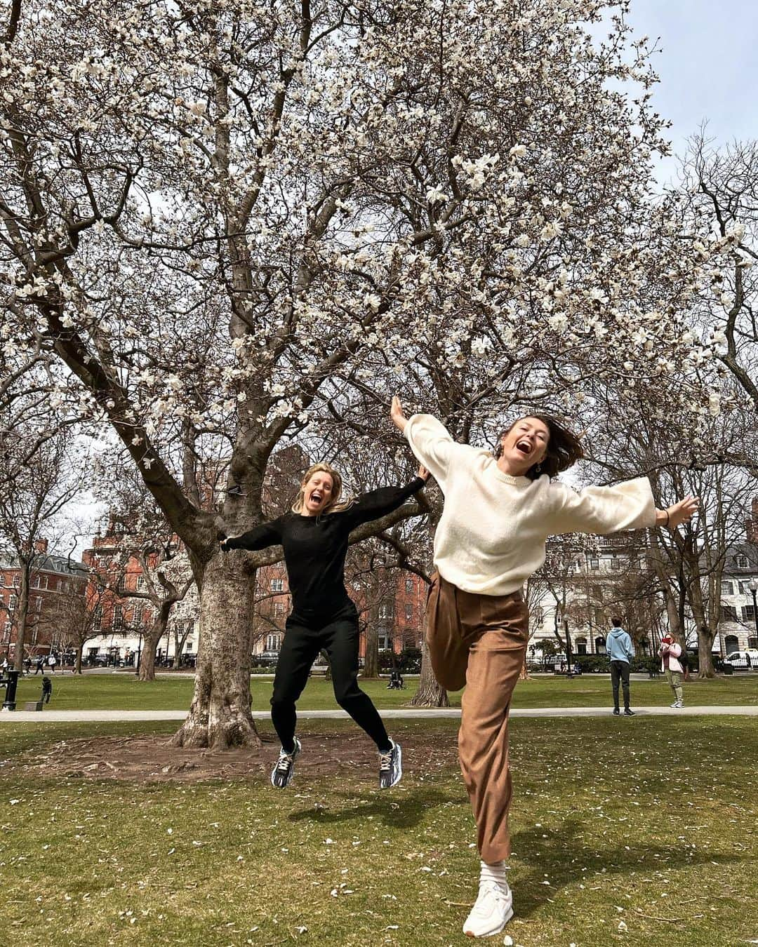 マリア・シャラポワさんのインスタグラム写真 - (マリア・シャラポワInstagram)「24 ⏰ hours in Boston 👋Celebrating my dear friend’s @naninelinningdance world premiere at @bostonballet 🩰La Mer 🌊 Intellectually inspiring, thought provoking, and just so beautiful!! Bravooo 👏👏👏」4月8日 4時21分 - mariasharapova