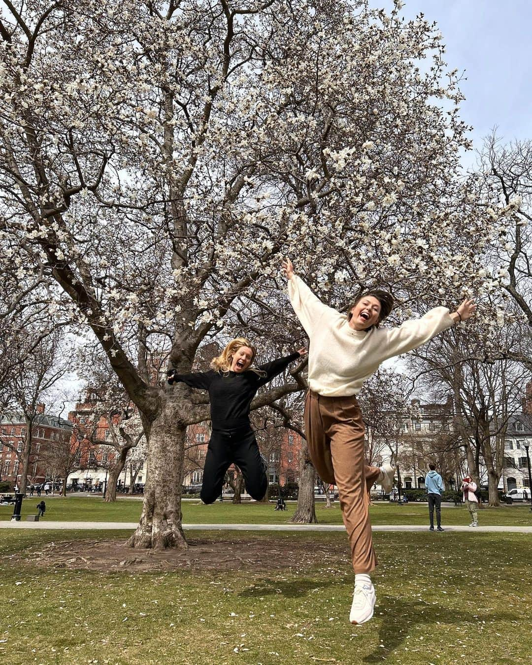 マリア・シャラポワさんのインスタグラム写真 - (マリア・シャラポワInstagram)「24 ⏰ hours in Boston 👋Celebrating my dear friend’s @naninelinningdance world premiere at @bostonballet 🩰La Mer 🌊 Intellectually inspiring, thought provoking, and just so beautiful!! Bravooo 👏👏👏」4月8日 4時21分 - mariasharapova