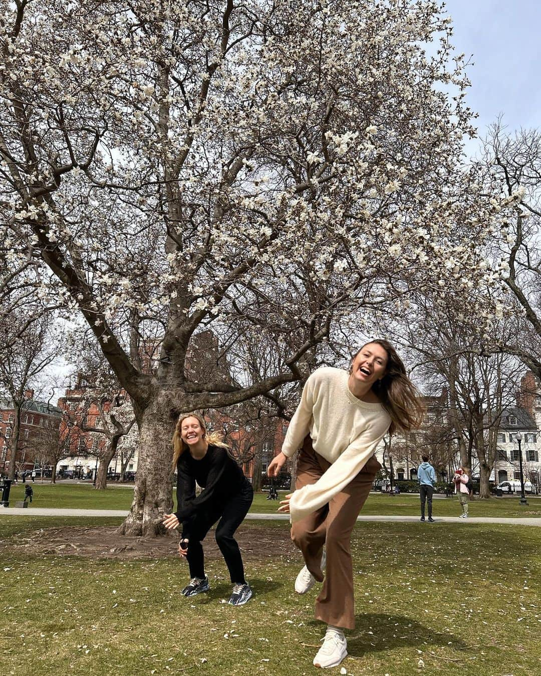 マリア・シャラポワさんのインスタグラム写真 - (マリア・シャラポワInstagram)「24 ⏰ hours in Boston 👋Celebrating my dear friend’s @naninelinningdance world premiere at @bostonballet 🩰La Mer 🌊 Intellectually inspiring, thought provoking, and just so beautiful!! Bravooo 👏👏👏」4月8日 4時21分 - mariasharapova