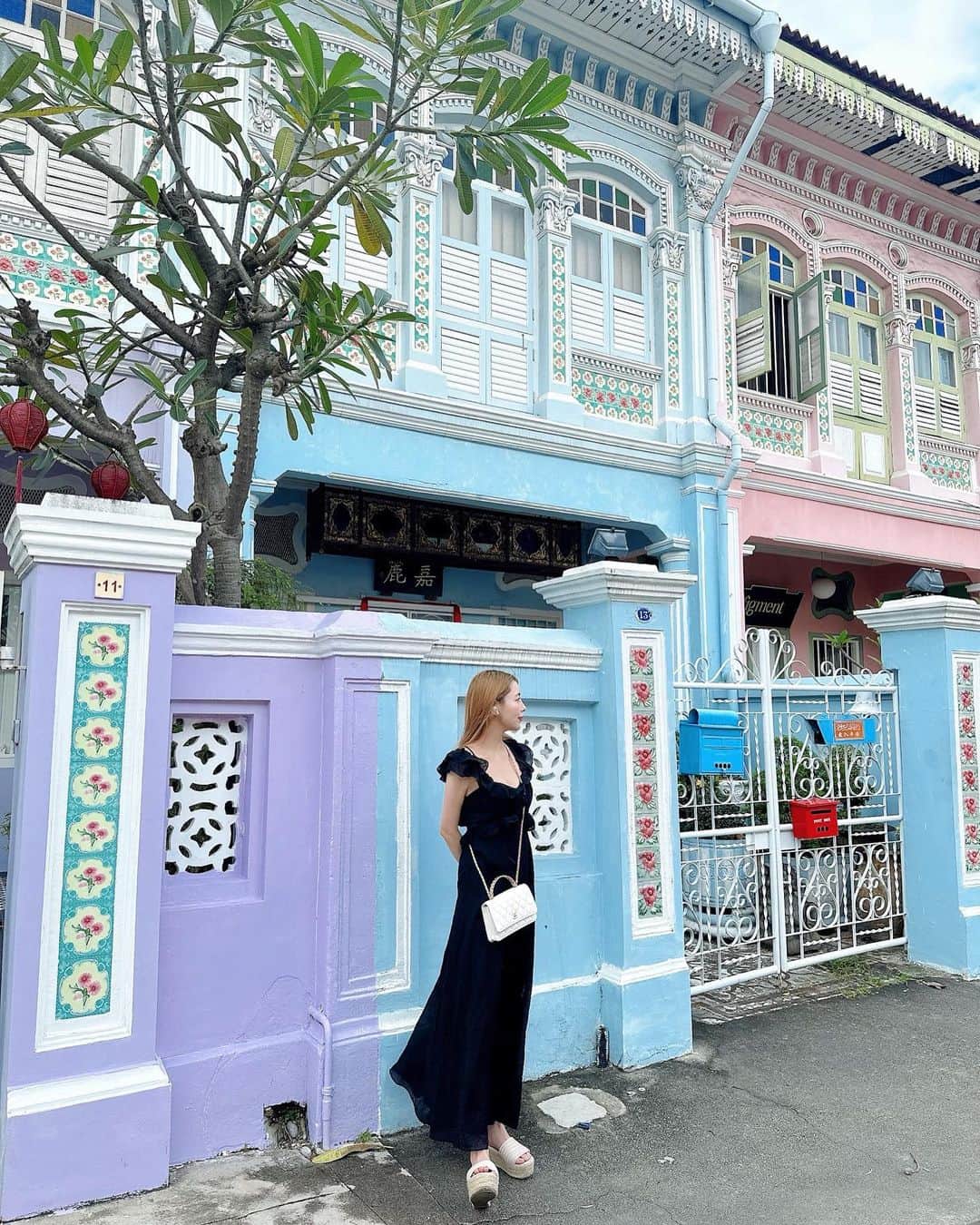 YURIさんのインスタグラム写真 - (YURIInstagram)「Peranakan culture remains strong in the Katong area. so,this area is a very photogenic city and just walking around was very exciting💓 the last picture made my heart warm 🐰🫧  very lovely city,I never forget ☺️ 、 、 #singaporetrip #katong #genic_travel #retrip_global #tabippo #travelinspirstion #thetravelwomen #jetsettingchicks #revolve #staycation」4月8日 15時31分 - y.u.r.i_y.u.r.i_