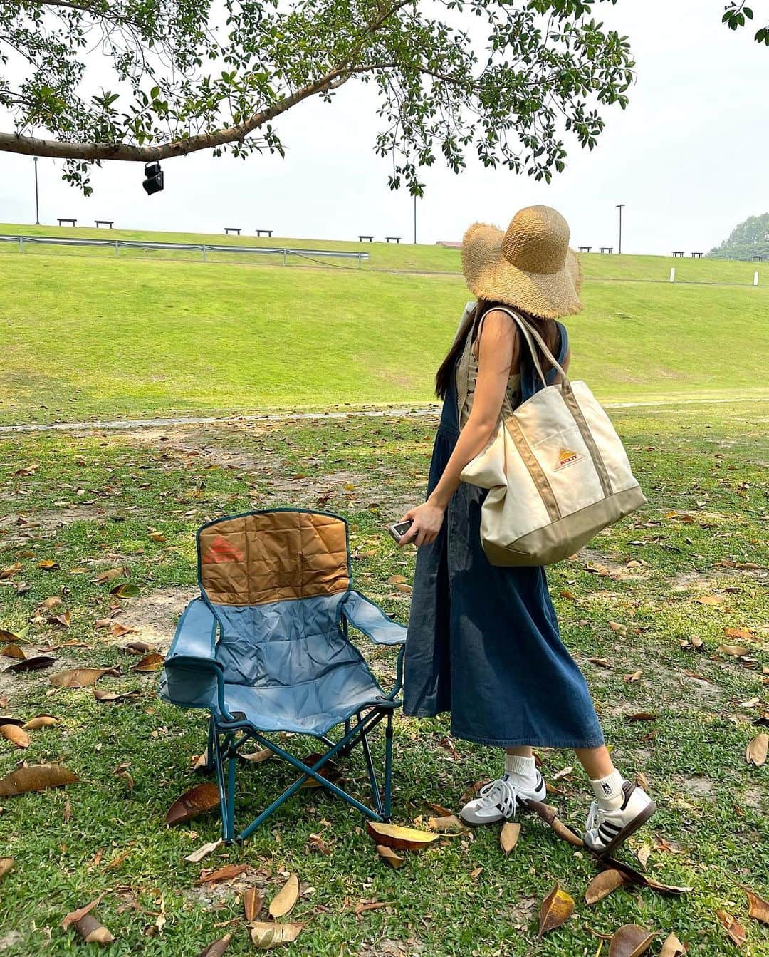 PIMTHAさんのインスタグラム写真 - (PIMTHAInstagram)「2 pm picnic with Pimtha and Pm 2.5 🎧⛺️😶‍🌫️  @stanley.thailand @element72_thailand  @outdoorbotanica  @kelty_thailand」4月8日 15時31分 - pimtha