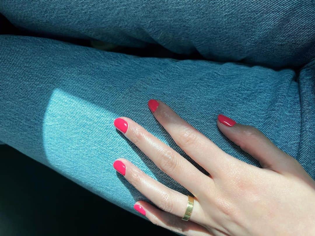 のインスタグラム：「ぴんく🌸💓🌷🤍👄👛🐷🪷🍑と、あお。 @erika_tanaka_37  #newnails」