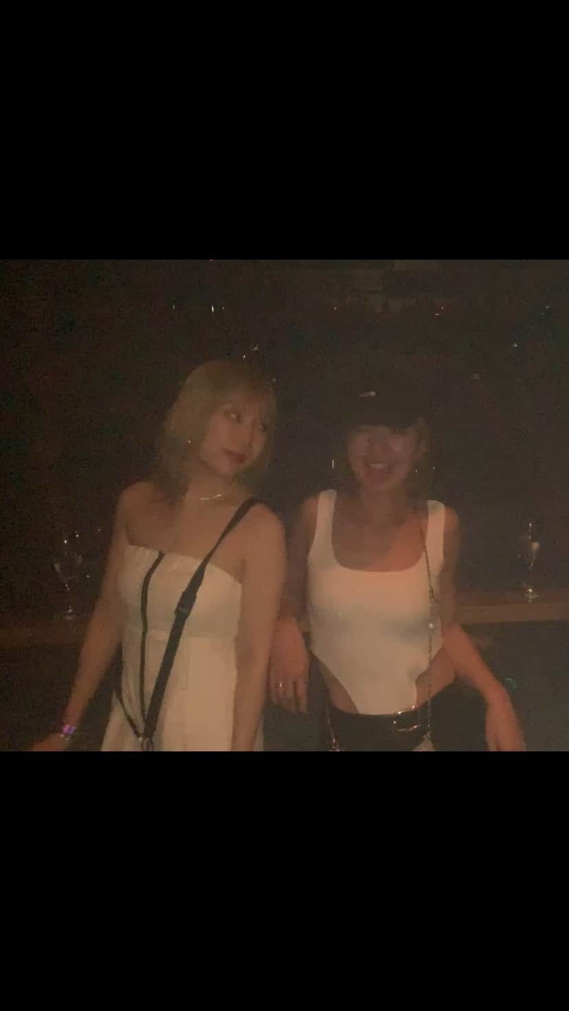 LiLyのインスタグラム：「DJ ⚡️ @kentacats ✖︎ @kazumatakahashi  クラブ @womb_tokyo ⚡️【オリジナル音Vr.】 #エッジハウス　#夜遊び　#渋谷　#tokyo #お母さんのオフ　笑笑」