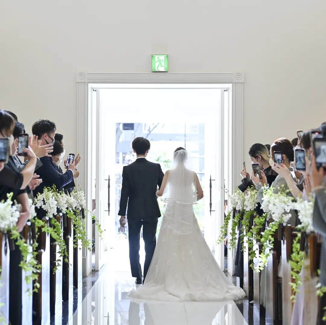 MJQ WEDDINGのインスタグラム：「. 🌿Information🌿  定禅寺ガーデンヒルズ迎賓館公式HPでは 結婚式をされた先輩カップルの 挙式やパーティの様子をご紹介しております♪  ここで生まれた たくさんの感動の物語をご覧ください✨  #wedowedding #wedding#fivestarwedding #gardenhils#ガーデンヒルズ迎賓館 #完全貸切#ゲストハウスウェディング #結婚式#結婚式場#式場探し#結婚準備 #宮城#仙台#定禅寺通り#宮城花嫁 #プレ花嫁#卒花嫁#卒花 #2023春婚#2023夏婚 #披露宴会場#パーティ会場 #ゲストテーブル #入籍しました#結婚しました」