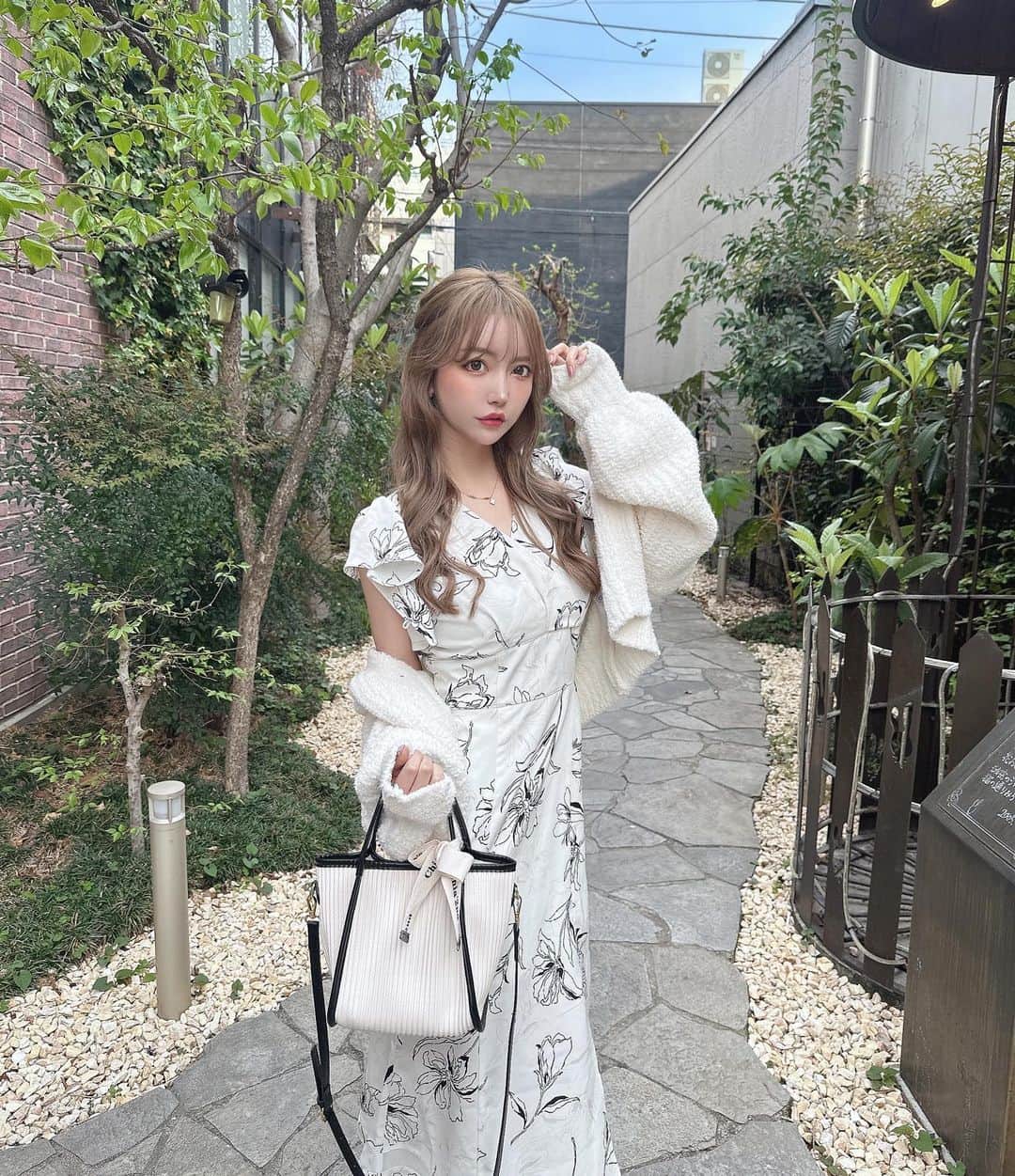 吉川ちえのインスタグラム：「【🌱🌟🌱🌟🌱🌟】 . この前表参道行った時の🥹❤️ ( @lipservice_official )の ワンピース着ました🧸🎀 華奢に見えるシルエットがお気に入り♥️ . #リップサービス #lipservice」