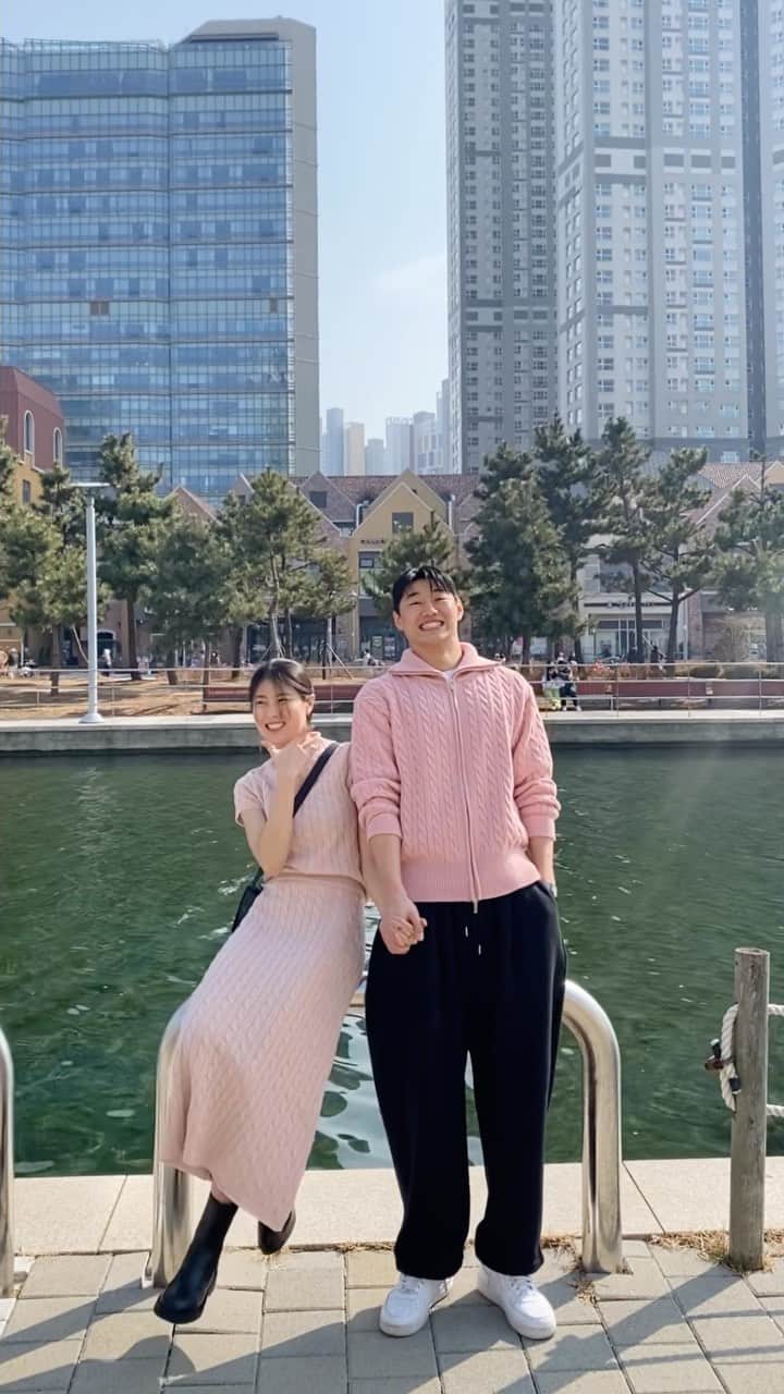 イム・ジンウのインスタグラム：「꽃향기만 남기고 갔단다🌸🌸 노래 중독성 어떻할꺼야..」