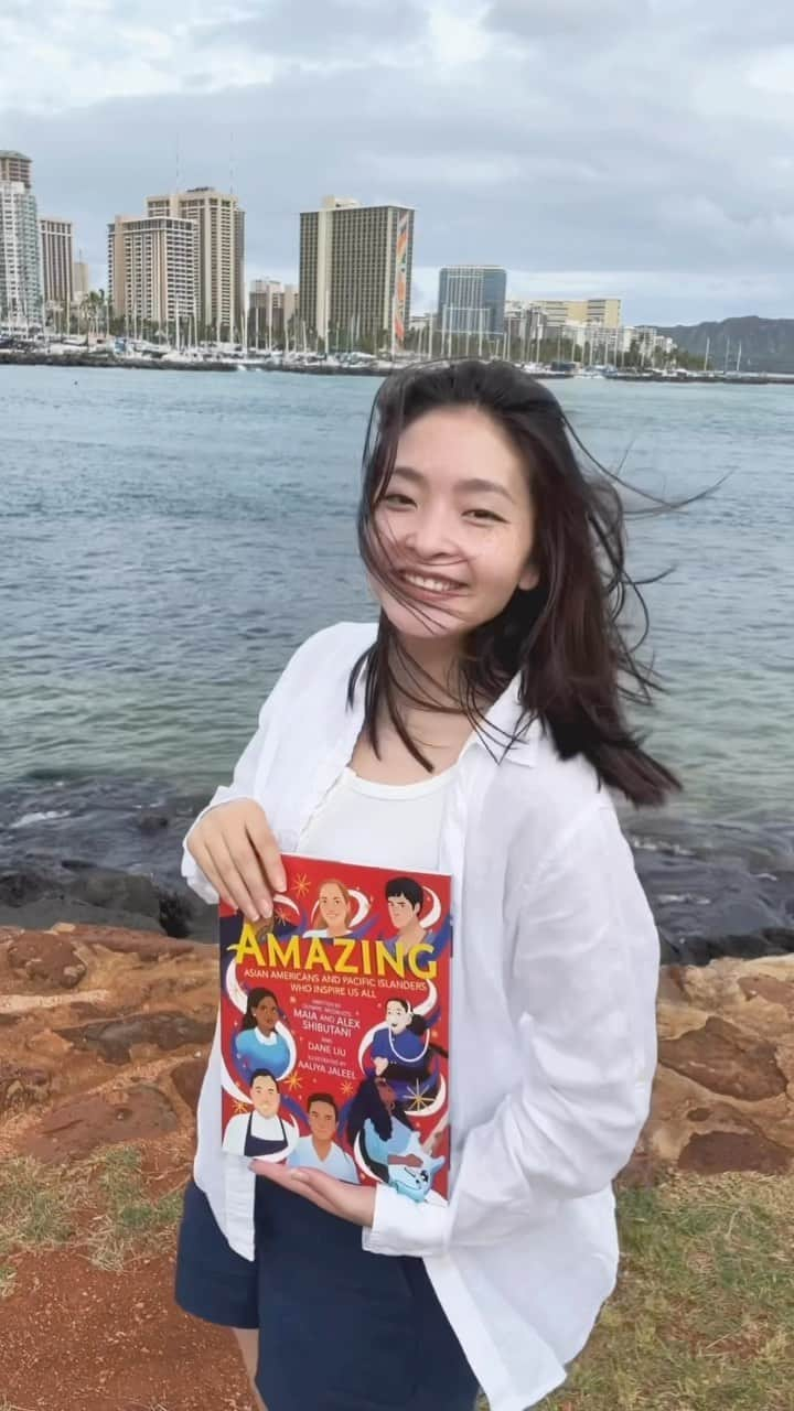 アレックス・シブタニのインスタグラム：「Honolulu! Come see us TOMORROW @ 2pm. We’ll be signing copies of our new book, Amazing: Asian Americans and Pacific Islanders Who Inspire Us All at @bnalamoana / @alamoanacenter!   @amazingaapi @penguinkids   #amazingaapi #aapi #aapihistory #representationmatters #newbook #author #booksigning #honolulu #oahu #hawaii #childrenspicturebook #kidlit #shibsibs」