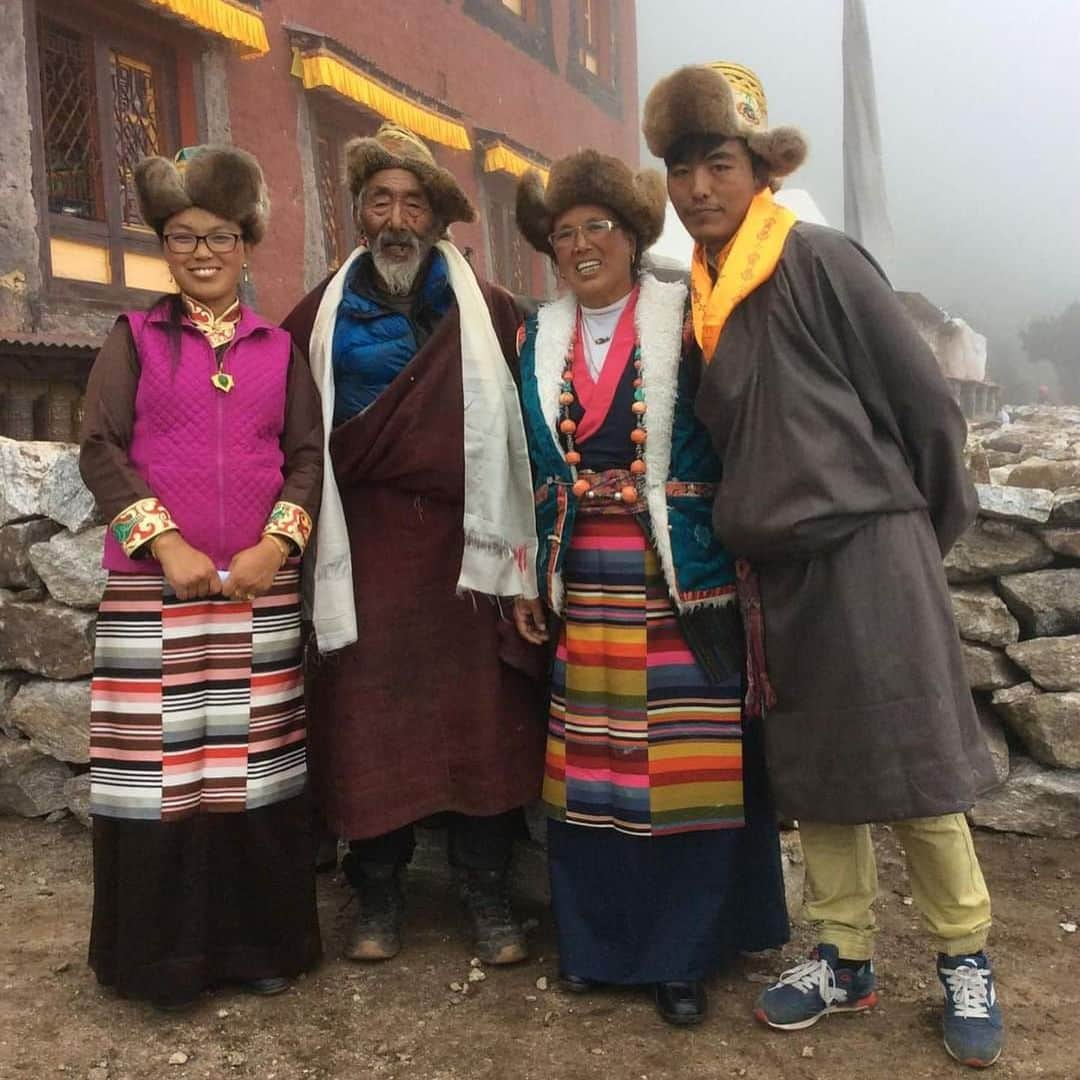 コンラッド・アンカーさんのインスタグラム写真 - (コンラッド・アンカーInstagram)「"In Buddhism, the 49th day after a person's passing is a significant moment. This day is believed to mark the end of the intermediate state between death and rebirth, known as the bardo. On the 49th day, the deceased's karma is said to be determined, and their next rebirth is chosen. It is a time to honor the deceased, to offer support and guidance, and to cultivate positive merit for oneself and others." ~Tengboche Monastery   Karma Tshering Sherpa (1930- 2023) of Phortse was the oldest man in the village. In  he climbed with Ed Hilary on the 1954 Makalu Expedition and his son Lakpha climbed Everest in 1983.  His grandson @pemba_sharwa summited in 2012. He loved climbing and rejoiced each of the 18 years he took part of the @khumbuclimbingcenter   Karma's dedication was reflected by donating half of the land for the building. During the process he would herd the yaks by the mason's kitchen for tea and pass along stories for all.  As Karma's soul takes flight may we be lifted by his optimism and happiness.   #phortse #sherpa #nepal #bardo」4月8日 14時46分 - conrad_anker