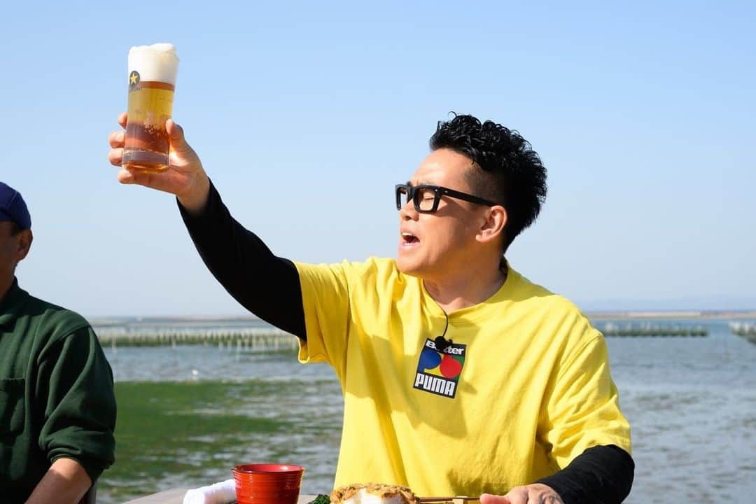 日本テレビ「満天☆青空レストラン」さんのインスタグラム写真 - (日本テレビ「満天☆青空レストラン」Instagram)「🍺 今夜6時30分からの#青空レストランは  愛知県田原市から 今が旬の「あさり」をご紹介します🐚  本日ご紹介するのはただの"あさり“じゃない！  ハマグリのように身は大きく プリップリ✨ その秘密は「すいか」💡  ゲストの風間俊介さんと 「すいかあさり」を存分に味わい尽くします😋  放送をお楽しみに🍻  #満天青空レストラン #青空レストラン #青空 #青レス #満天 #宮川大輔 #大ちゃん #うまい　#レシピ #日テレ #日本テレビ #愛知県　#田原市 #ロケ　#貝　#あさり　#アサリ #風間俊介　 #サッポロ　#サッポロで乾杯」4月8日 14時46分 - aozora_official