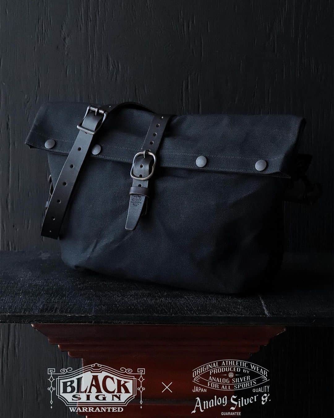 ノカフェのインスタグラム：「ANALOG SILVER 商品のご紹介です！  BLACK SIGN @black_sign とANALOG SILVER @analogsilver とのダブルネームにて誕生したのRoll top bagのご紹介です！ 以前よりアナログにてRoll top bag販売しておりましたが、今回はRoll top bag  BLACK SIGN別注モデルとなります！  2023秋冬コレクションにてリリース予定の限定アイテムです。  日本のみならず世界にわたって愛され、主人憧れのBLACK SIGNさんとのコラボ商品が現実になったこと本当にうれしいです！  素材、デザイン、機能性、細部にわたりこだわり抜いた商品です！ どうぞよろしくお願いいたします！  ◉販売はBLACK SIGN Main LodgeとANALOG  SILVERのみとなります。  #blacksign #ブラックサイン #analogsilver」