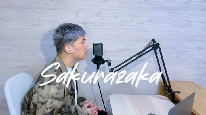 SAMのインスタグラム：「YouTube更新しました🔔  [Cover] 桜坂/Sakurazaka - 福山雅治/Masaharu Fukuyama  7年前に UNIONEでカバーした桜坂をセルフカバーしました。当時に比べてこの歌詞の内容を深く理解して、ちょっぴり大人な感じで歌えた気がします。この春にぴったりの１曲なので、楽しんで聴いてもらえたら嬉しいです🌸  I have sung this song with members of UNIONE seven years ago. Compared to those days, I have a deeper understanding of its lyrics, and feel like I could sing it slightly better. It's a perfect song for this spring, so I hope you enjoy listening to it.  https://youtu.be/luKV5ybG4T4  #桜坂 #福山雅治 #sakurazaka #masaharufukuyama  #cover」