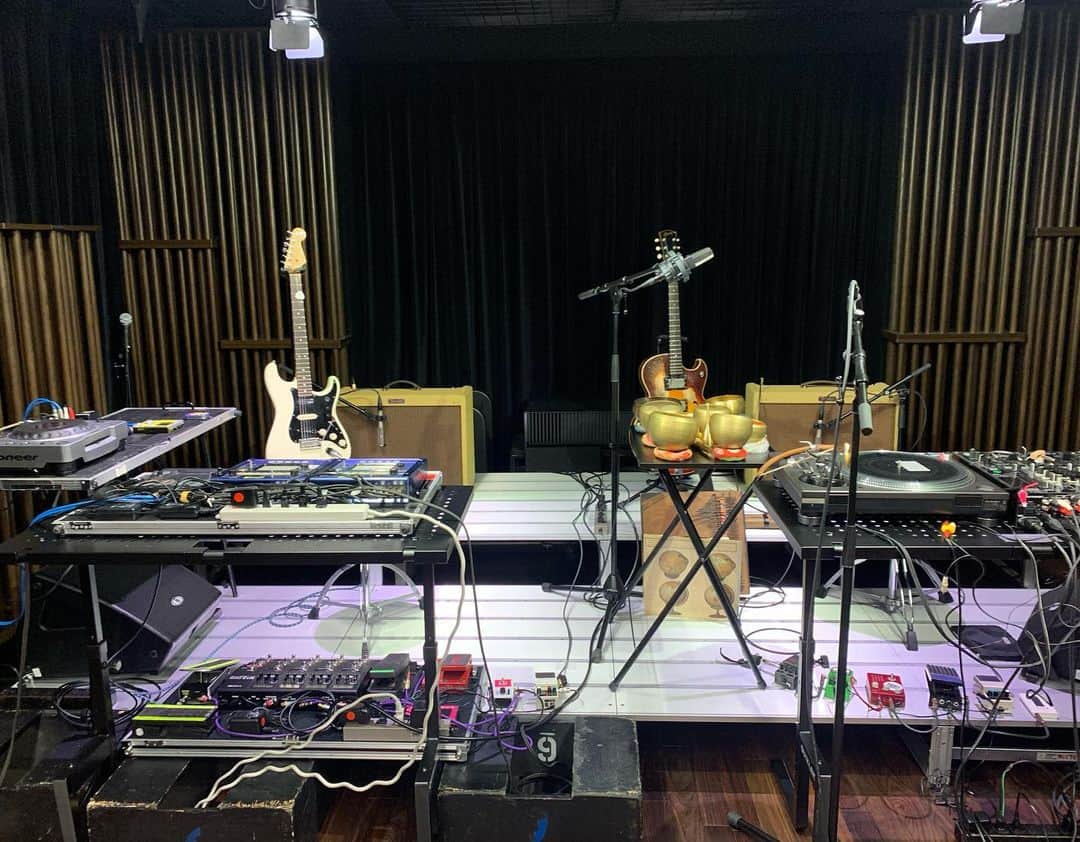 小山田圭吾のインスタグラム：「⚡️🎸x🎸⚡️   4/8の大友良英＋小山田圭吾 即興ライブをDSD配信  snrec.jp/entry/news/rit…  会場観覧ソールドアウトの公演がDSD配信！ （PCMロスレスもあり） 「坂本龍一の音楽」がキーワード...?」
